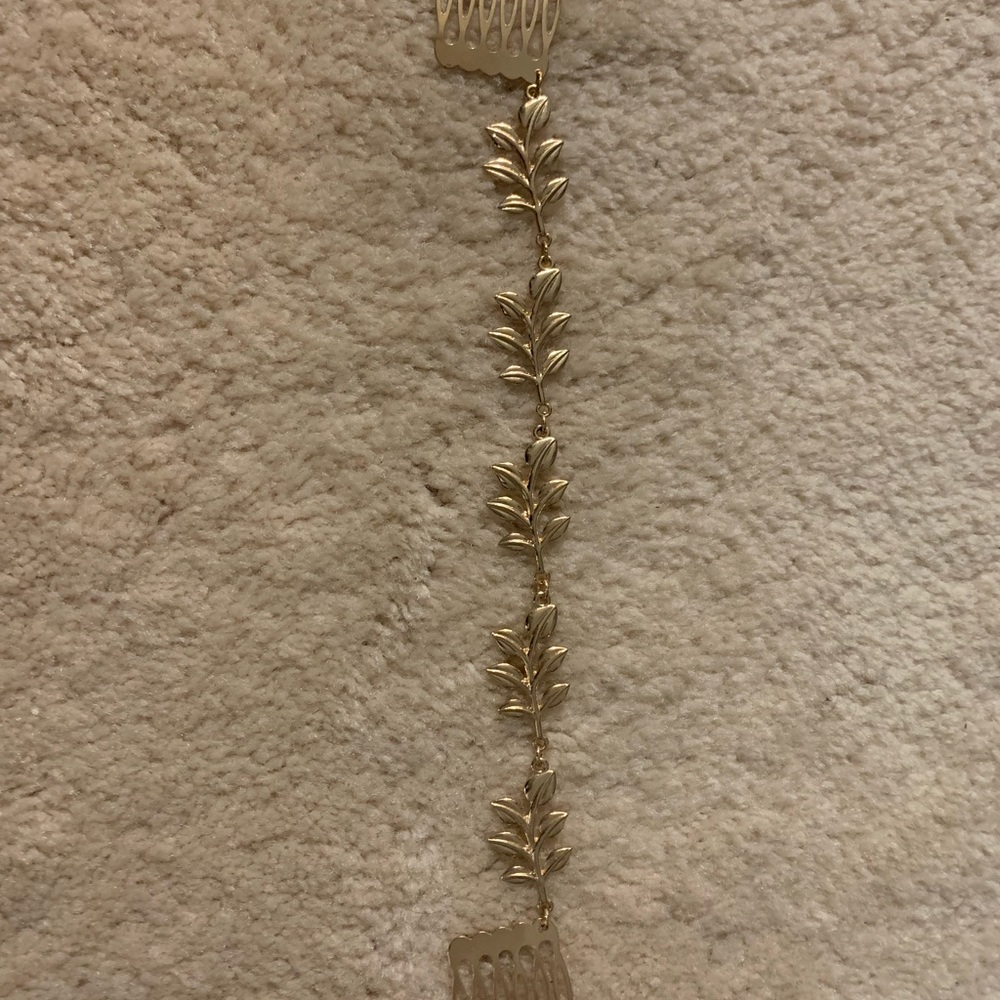 Gold head piece